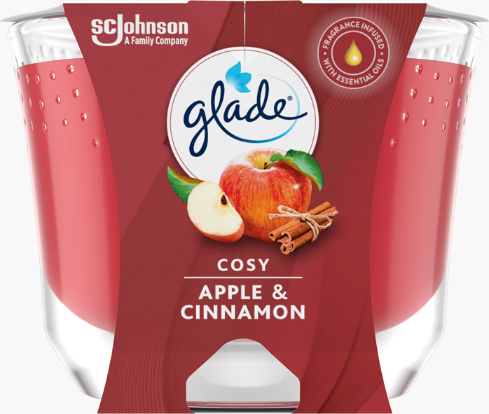 Glade® MAXI svíčka Cosy Apple & Cinnamon